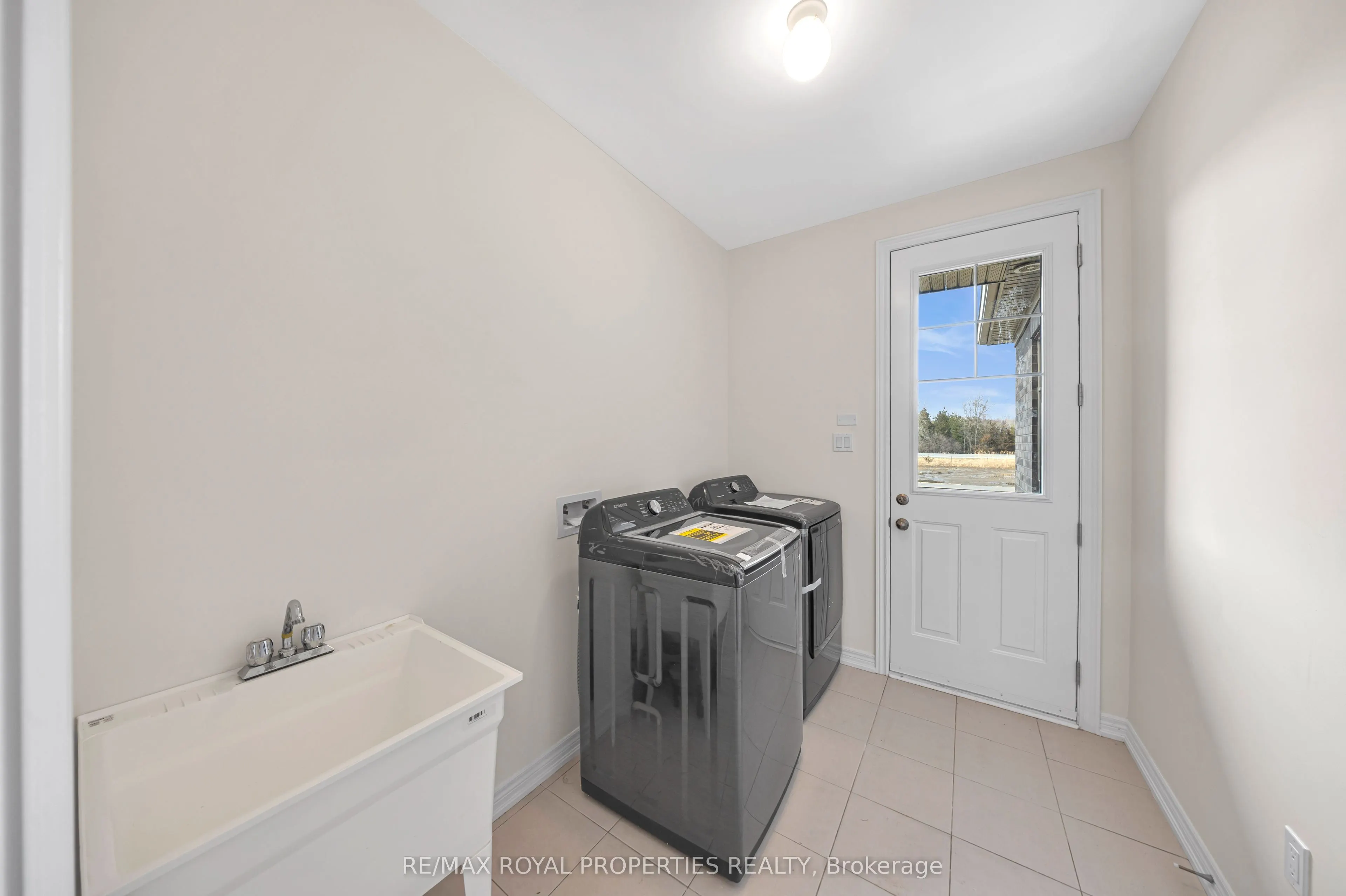 8 Skyvue Crescent