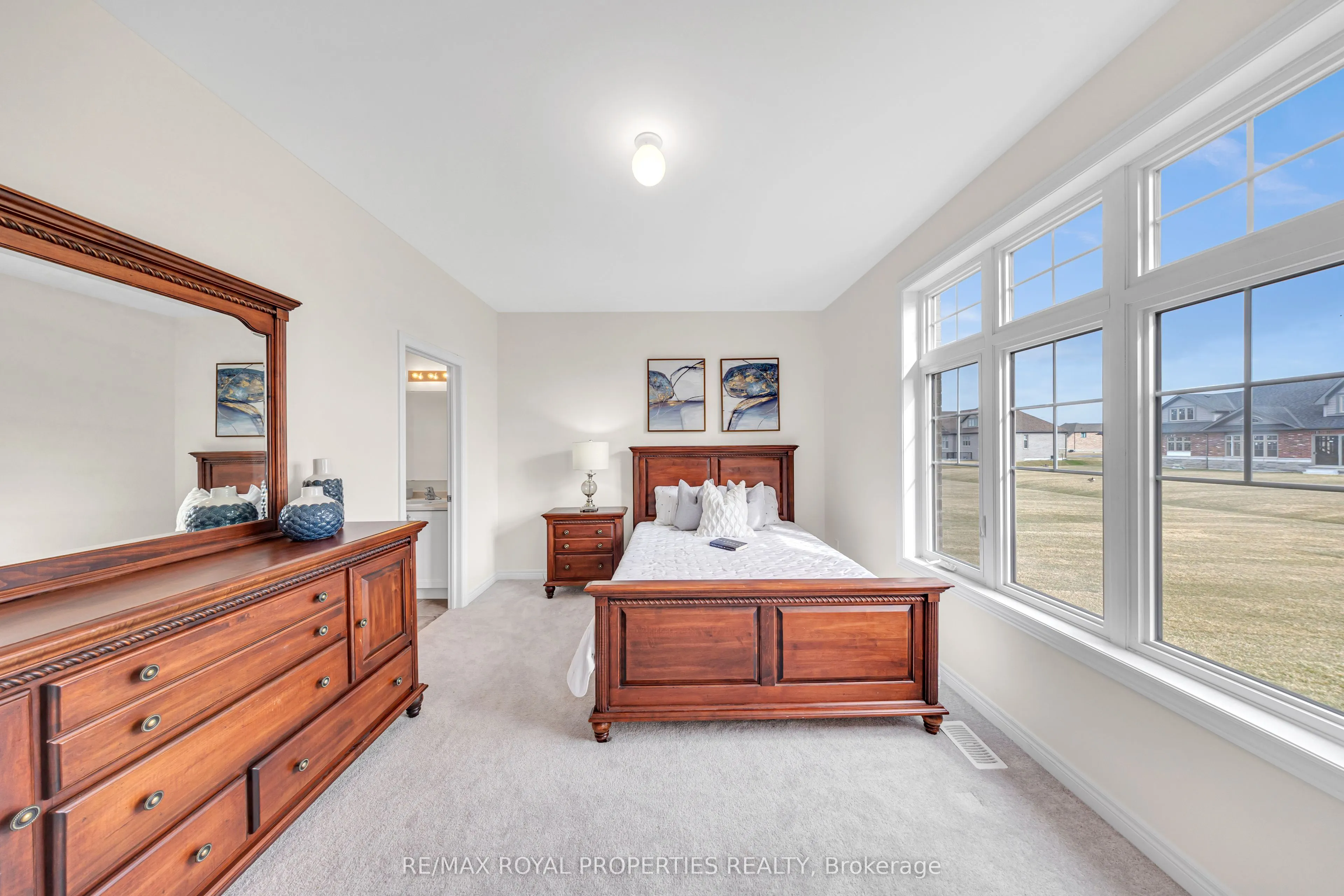 8 Skyvue Crescent