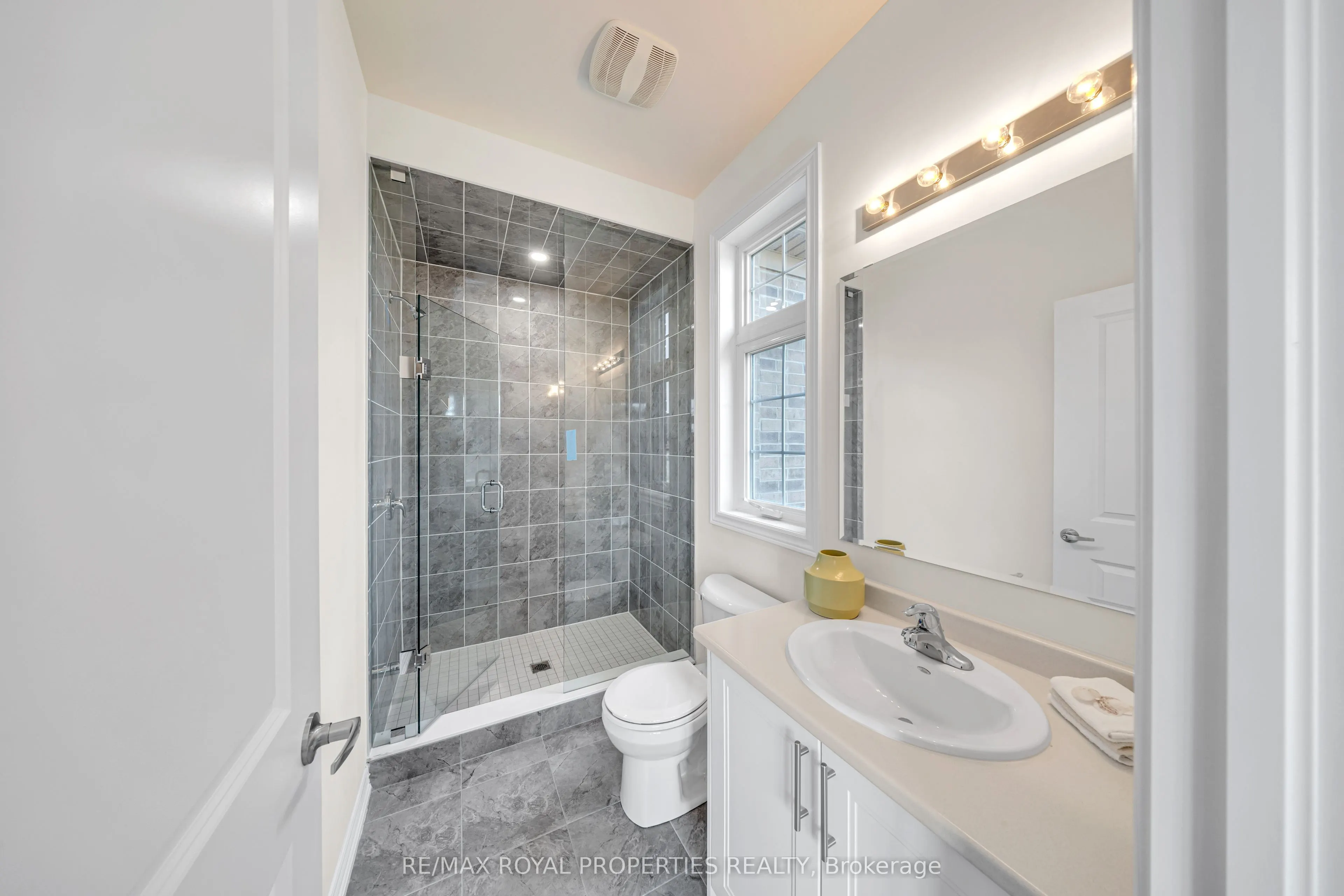 8 Skyvue Crescent