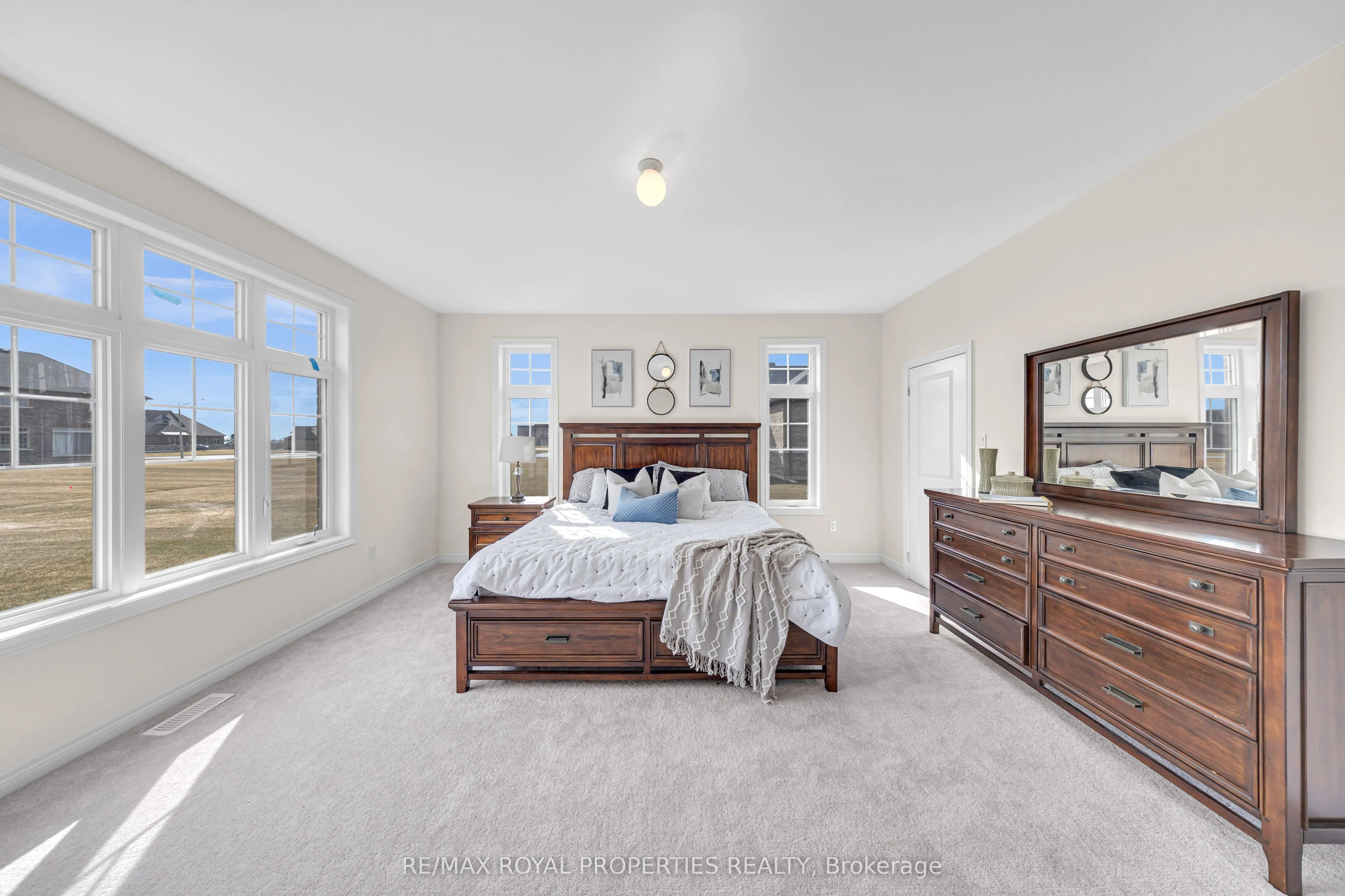 8 Skyvue Crescent