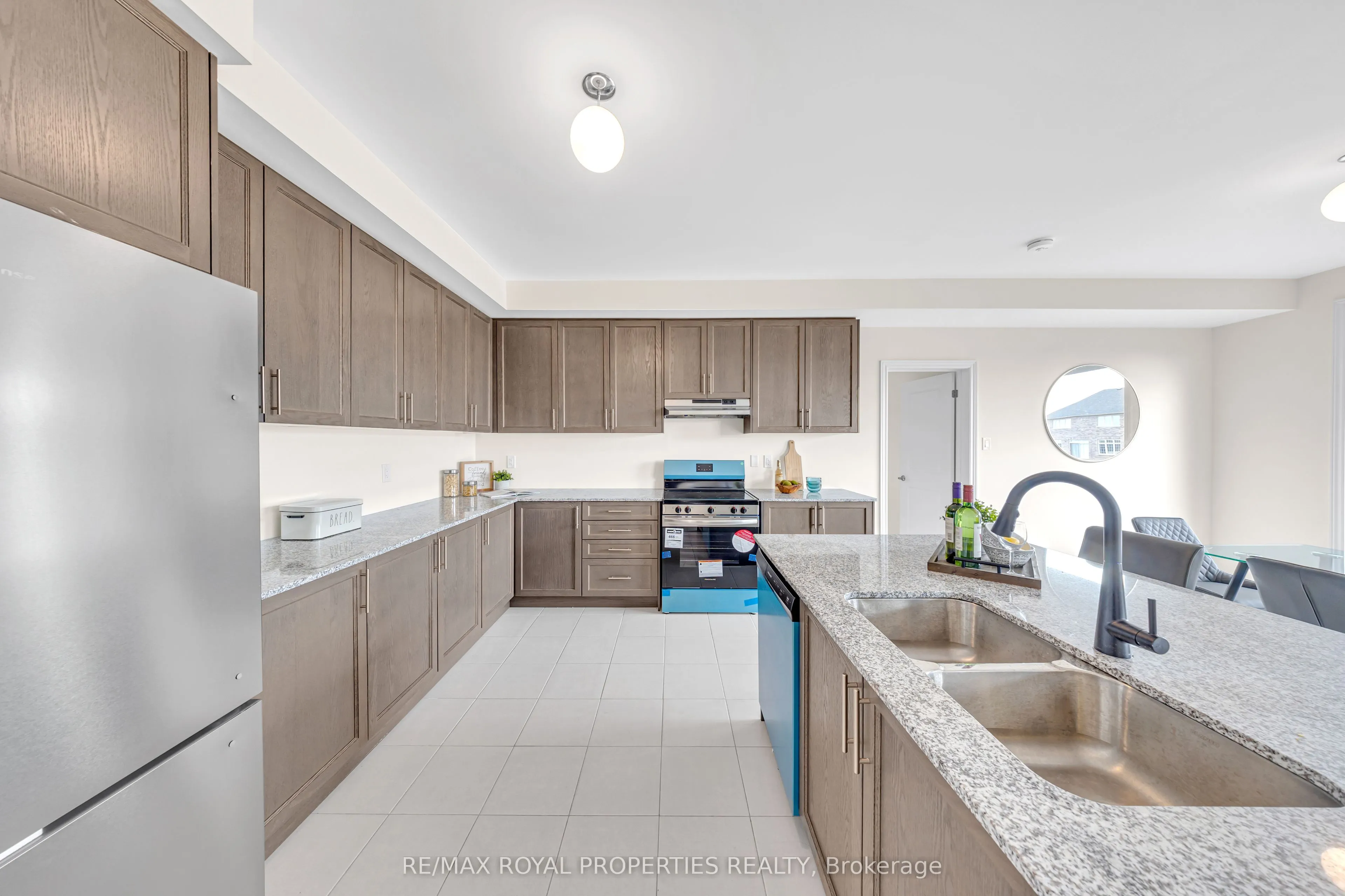 8 Skyvue Crescent