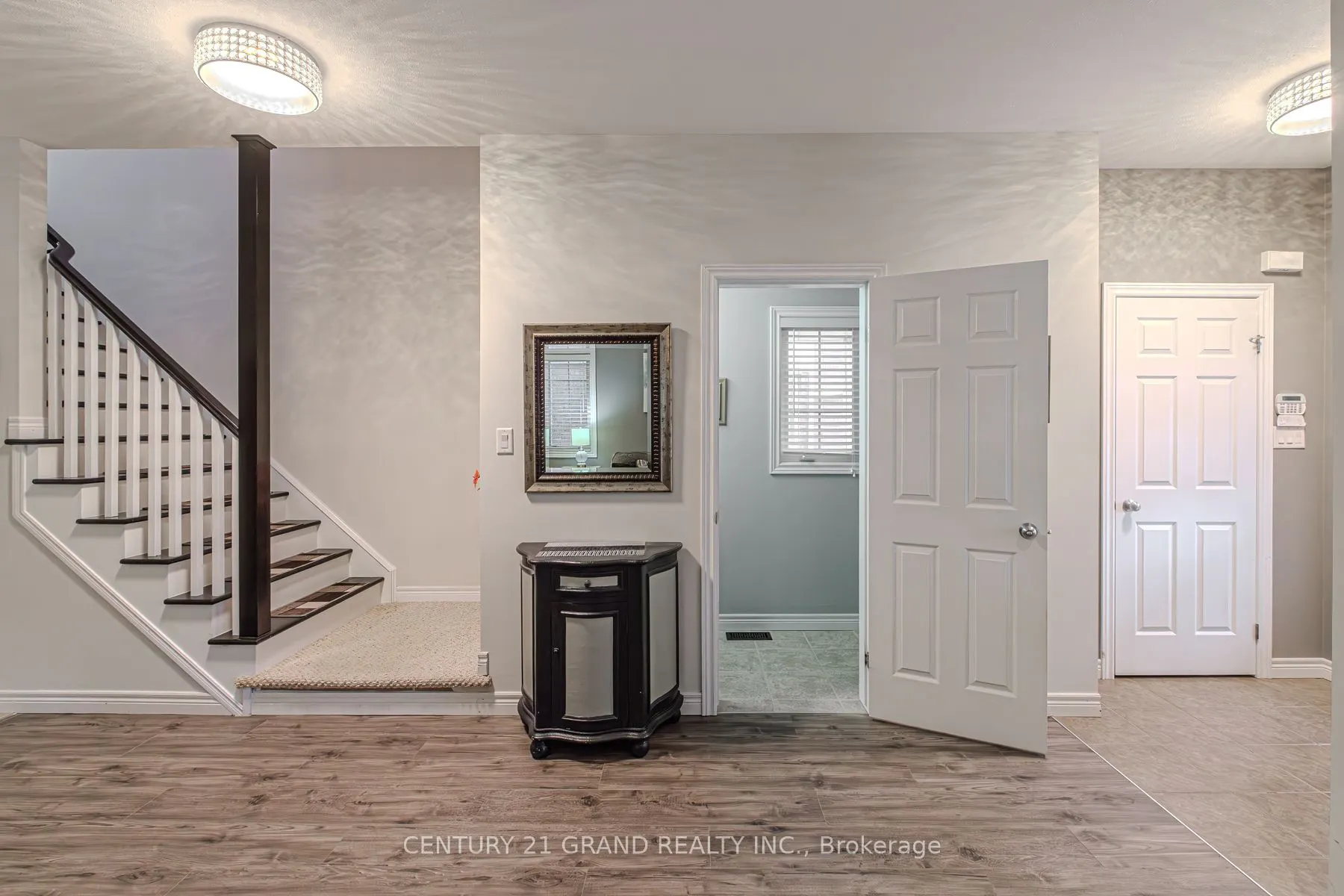 229 Springvalley Crescent