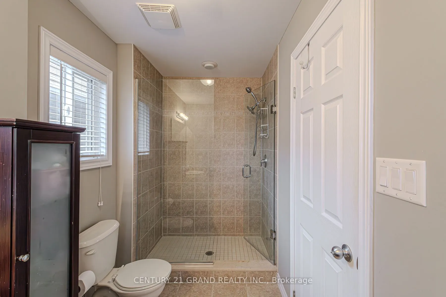 229 Springvalley Crescent