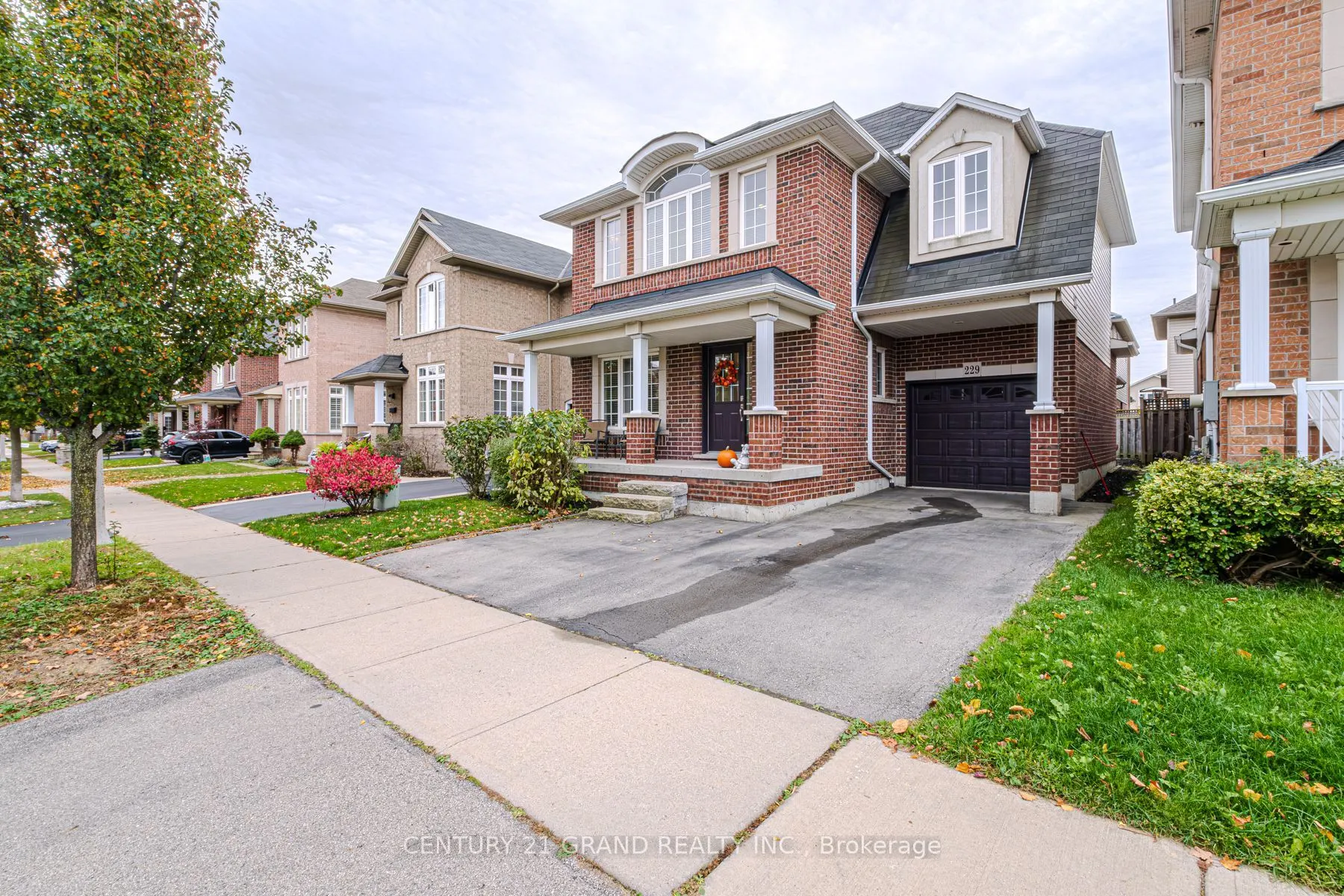 229 Springvalley Crescent