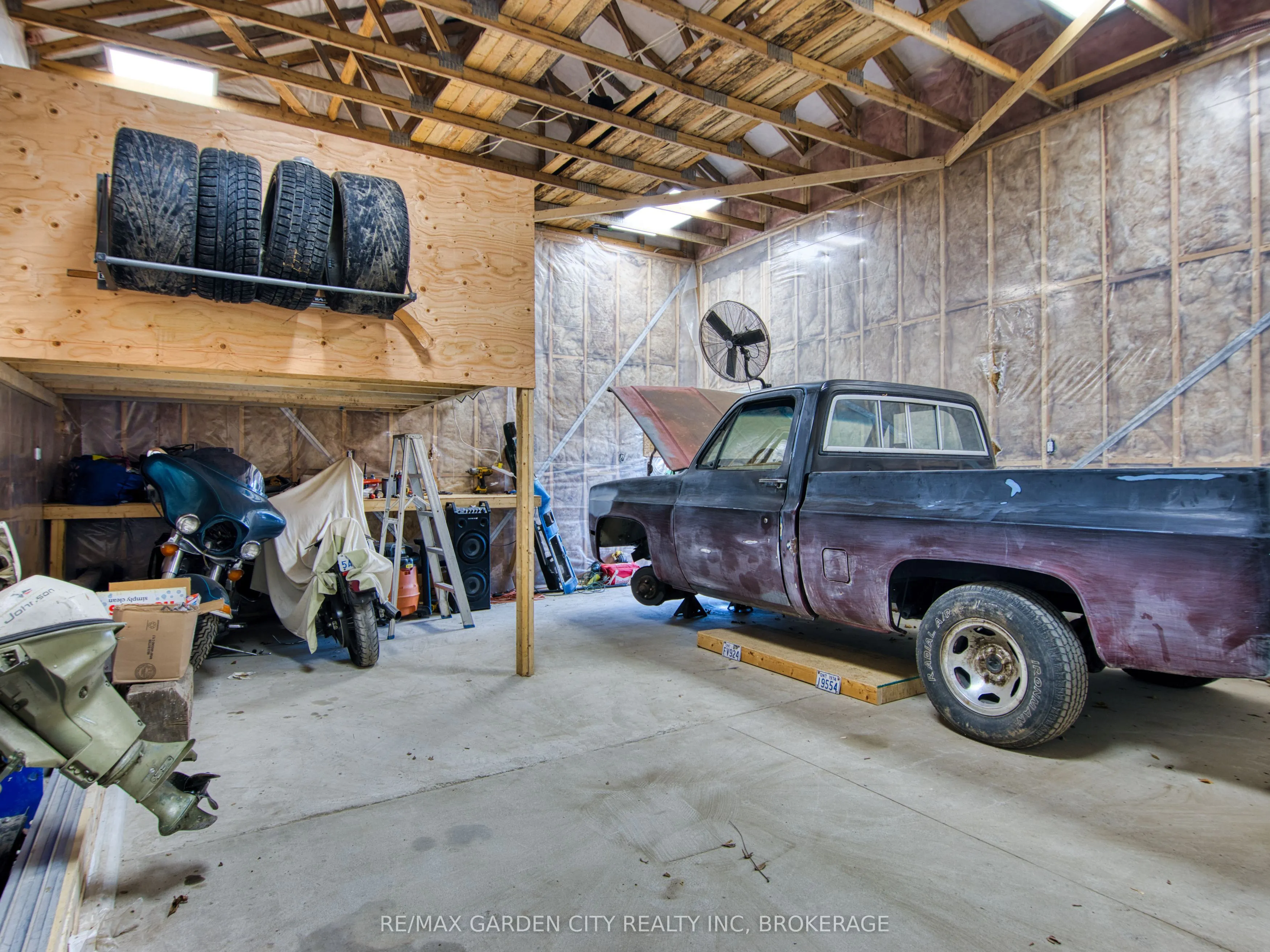 27 Indiana Road W