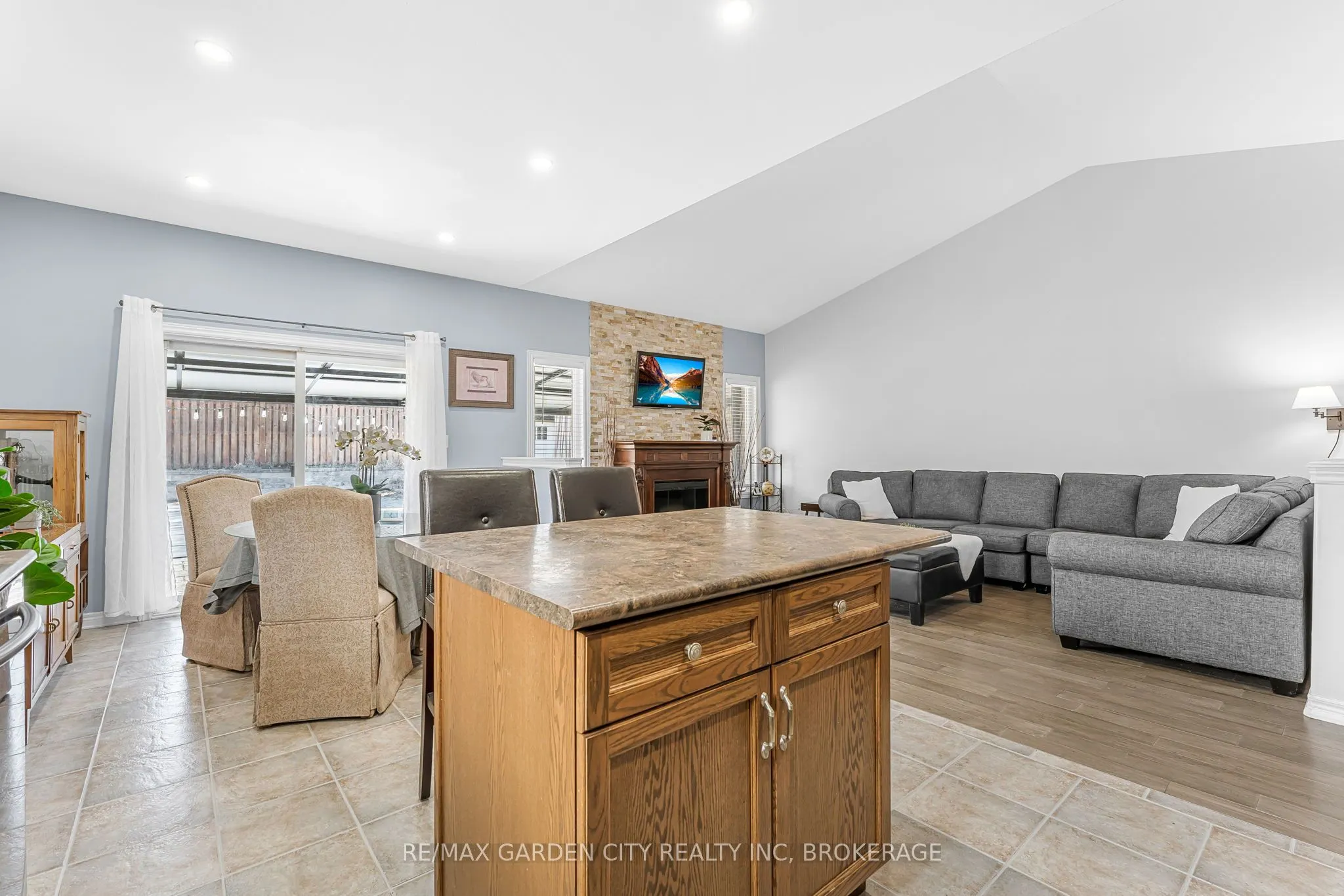 4022 Bush Crescent