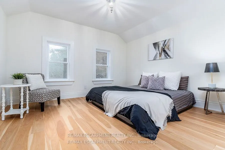 237 MAIN Street E