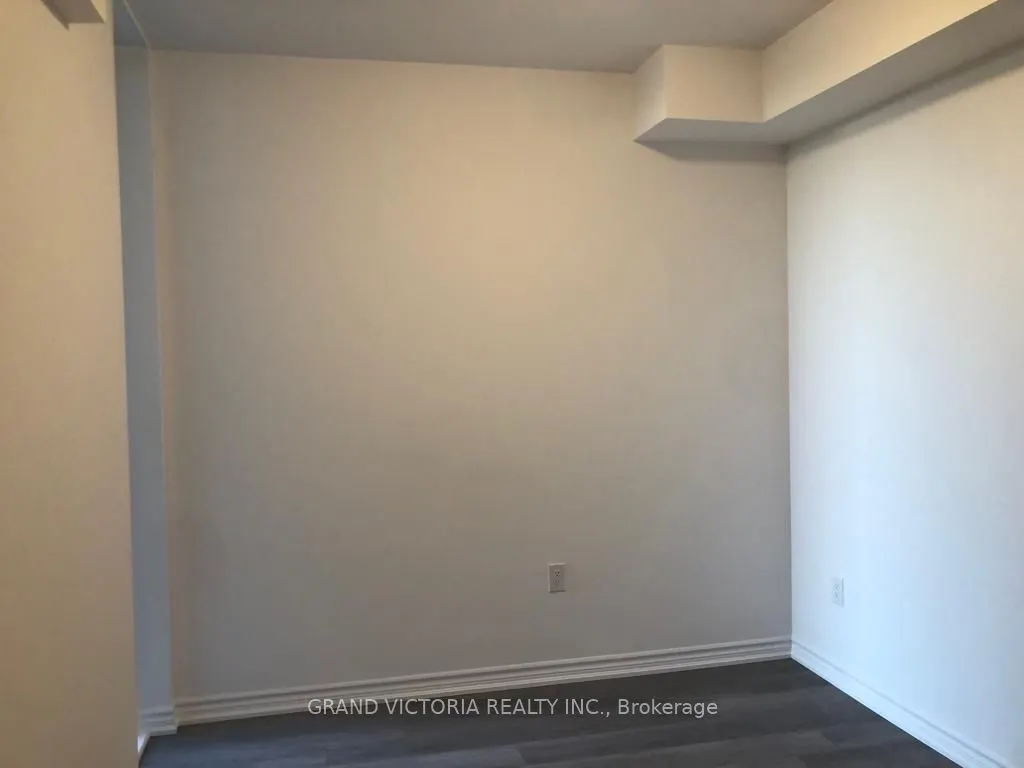 460 Dundas Street E #212