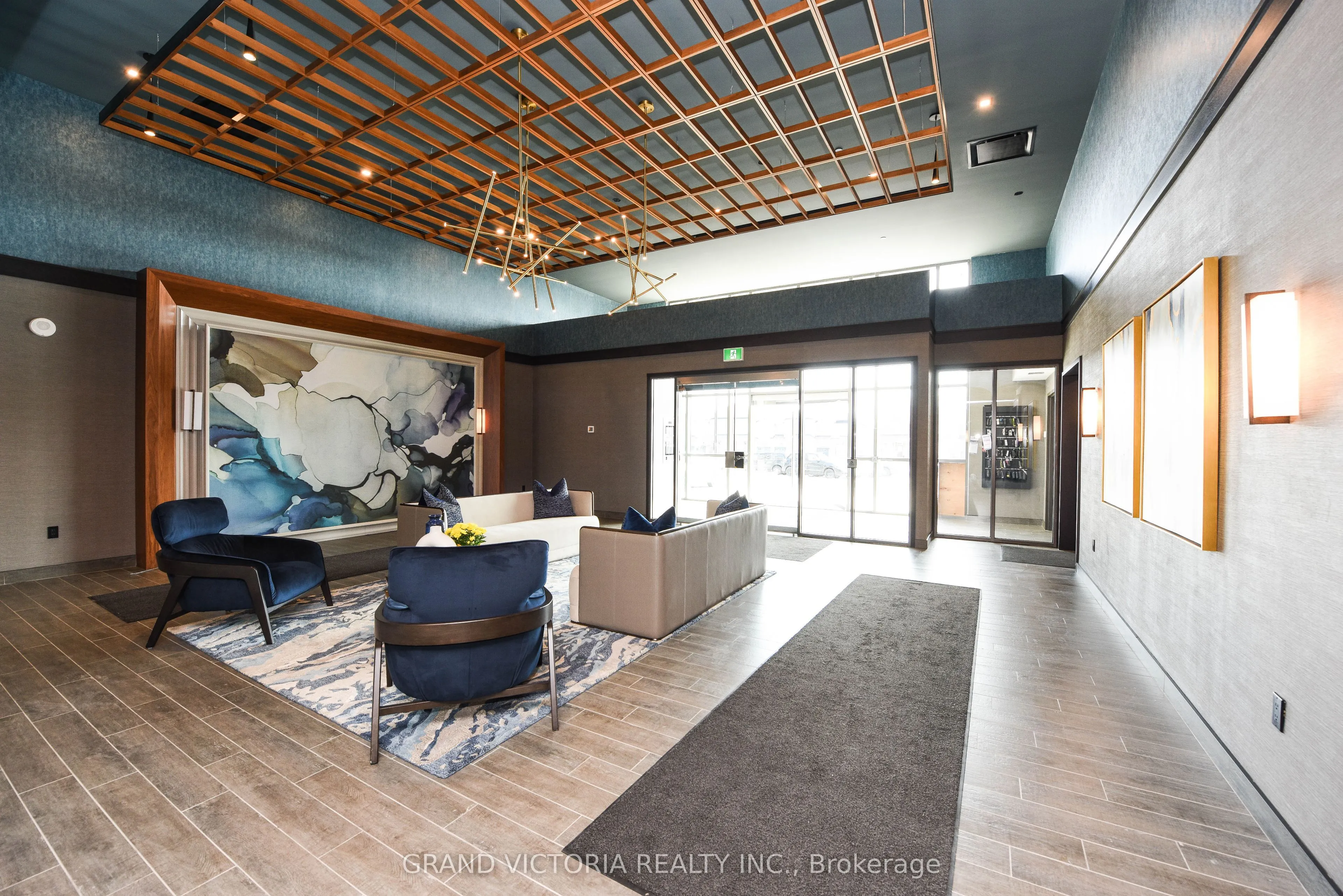 460 Dundas Street E #212