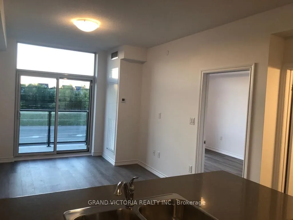 460 Dundas Street E #212