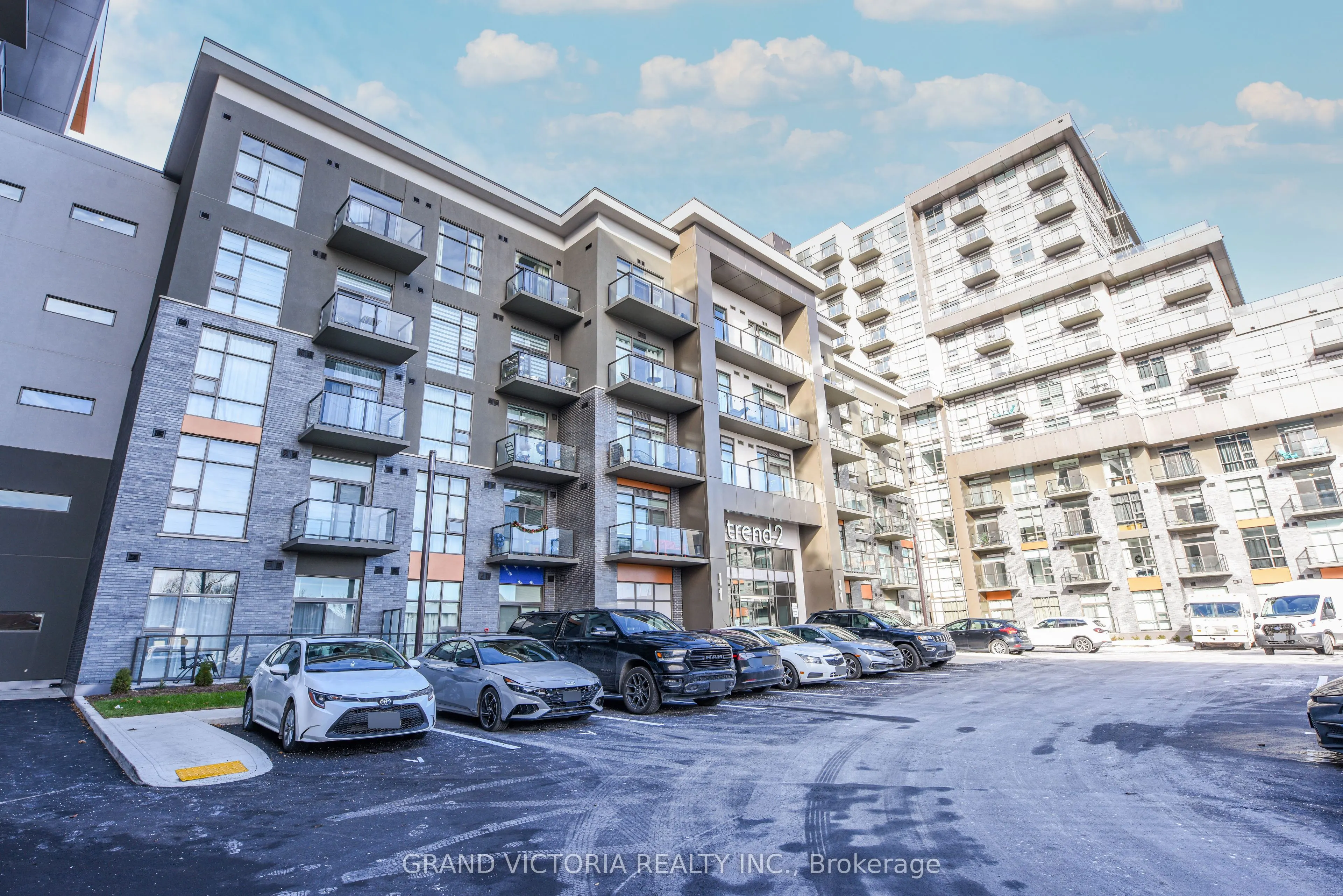 460 Dundas Street E #212