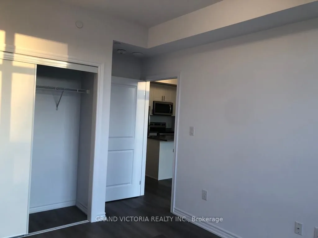 460 Dundas Street E #212