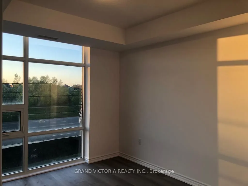 460 Dundas Street E #212