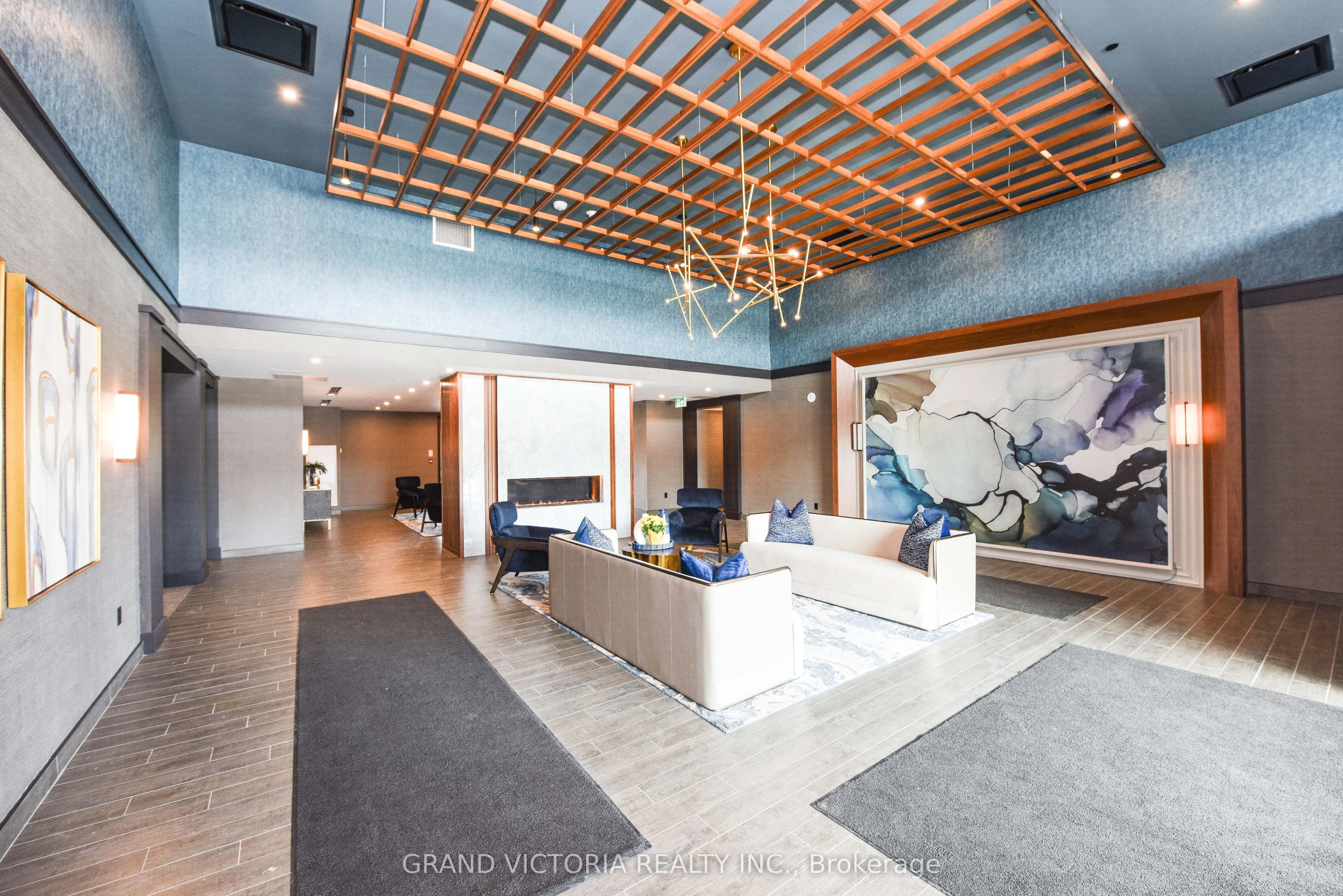 460 Dundas Street E #212