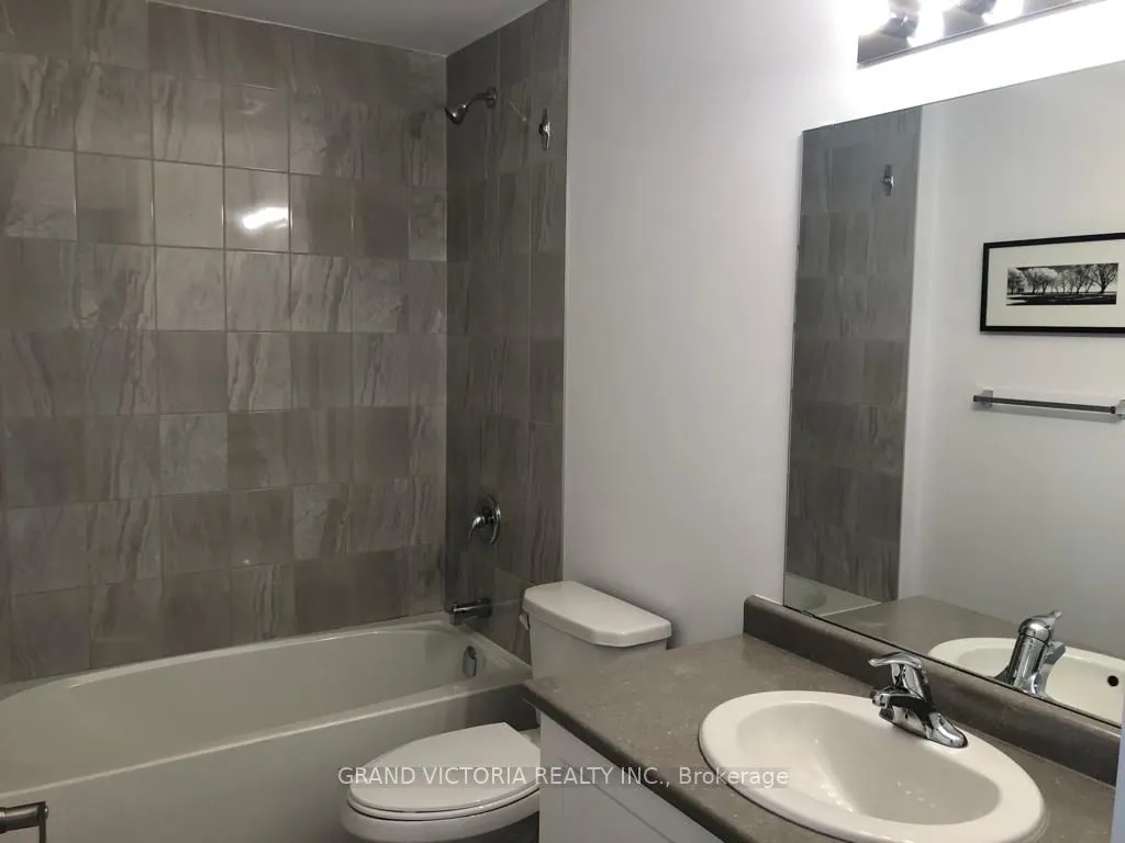 460 Dundas Street E #212