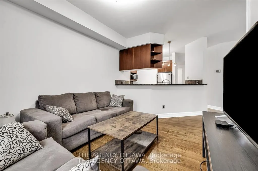 711 CHURCHILL Avenue N #203
