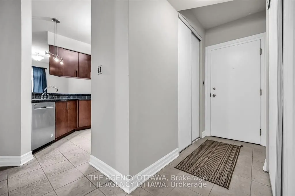 711 CHURCHILL Avenue N #203