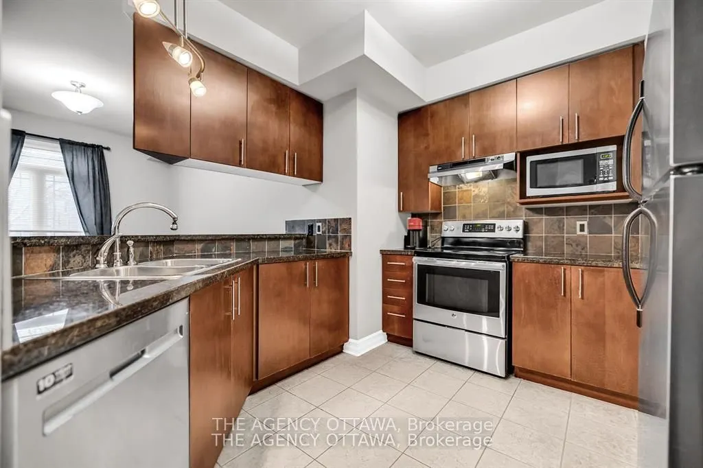711 CHURCHILL Avenue N #203
