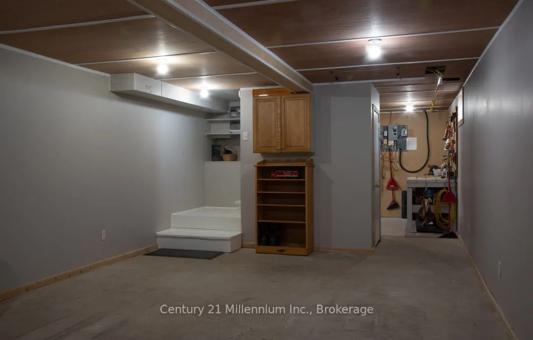 825173 Grey 40 Road