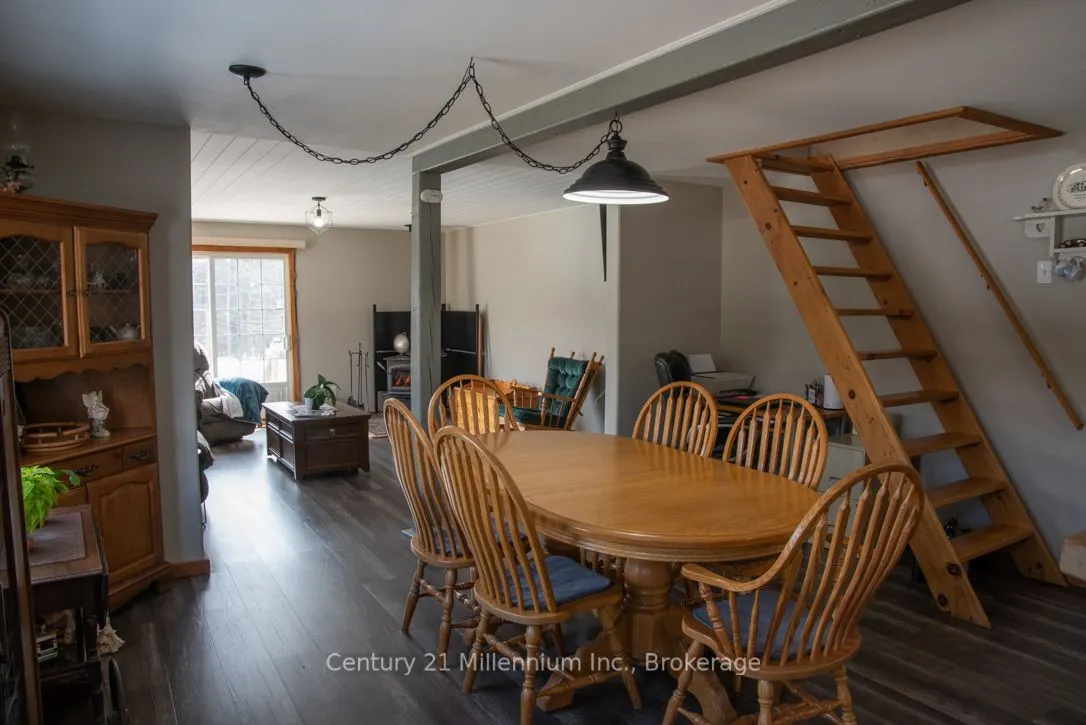 825173 Grey 40 Road
