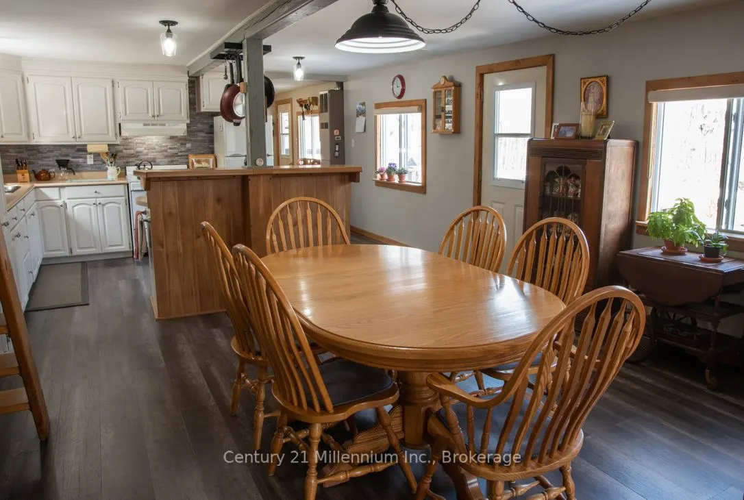 825173 Grey 40 Road