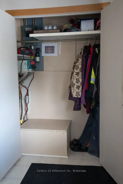 825173 Grey 40 Road