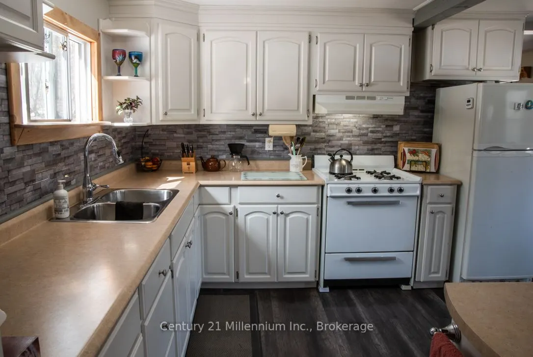 825173 Grey 40 Road