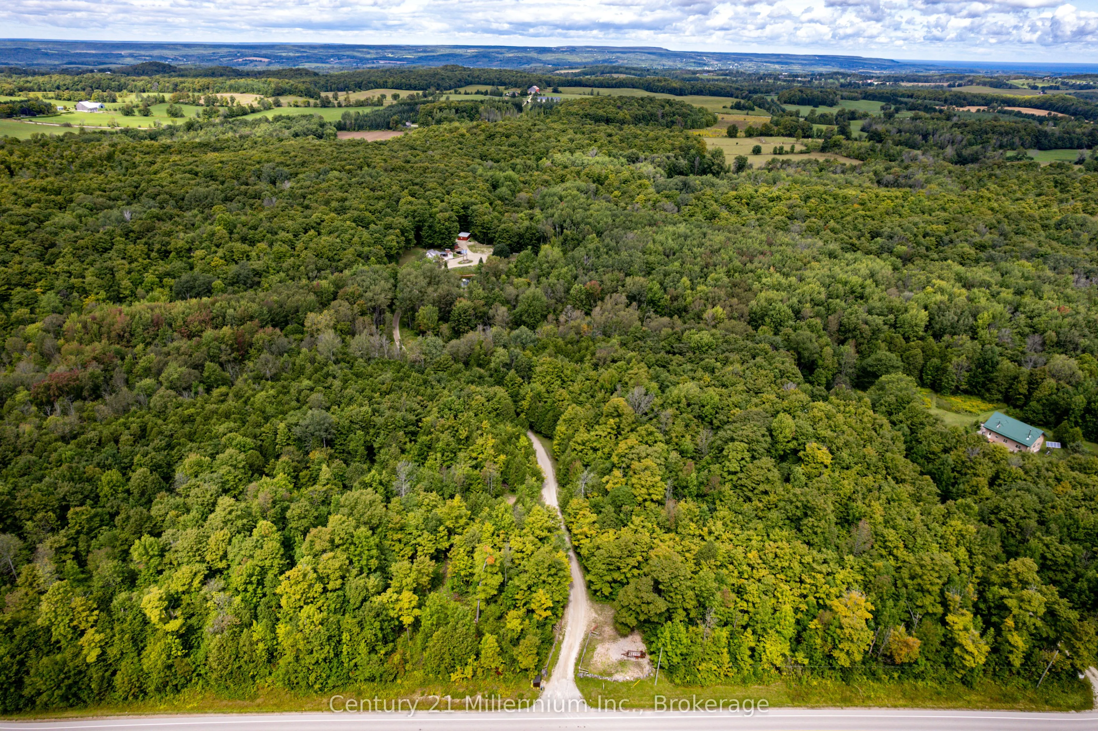 825173 Grey 40 Road
