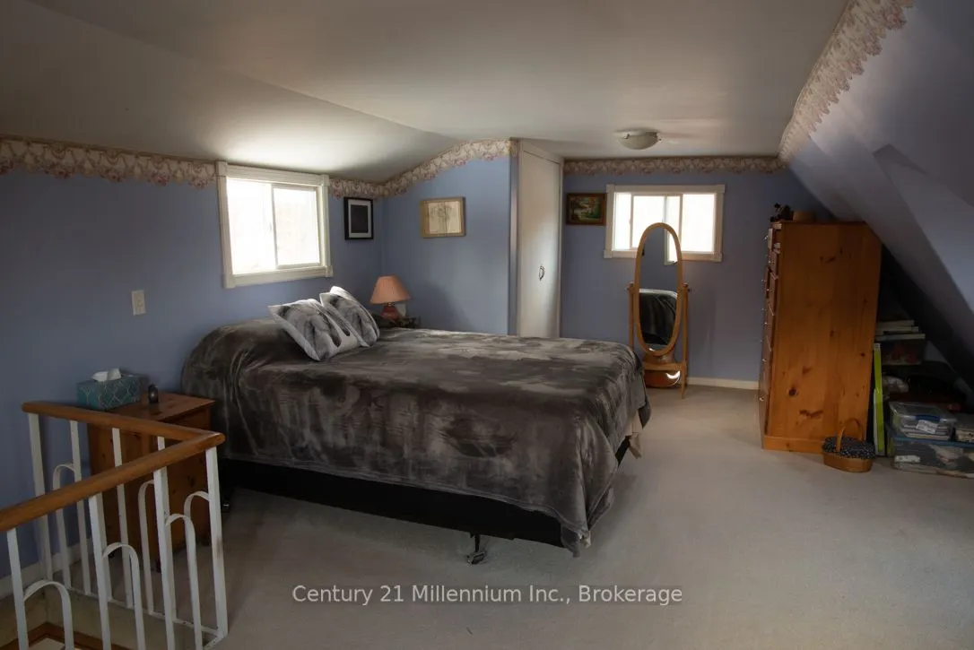 825173 Grey 40 Road