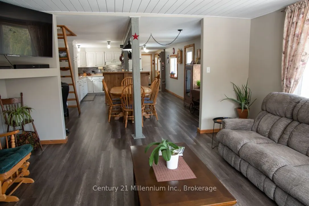 825173 Grey 40 Road