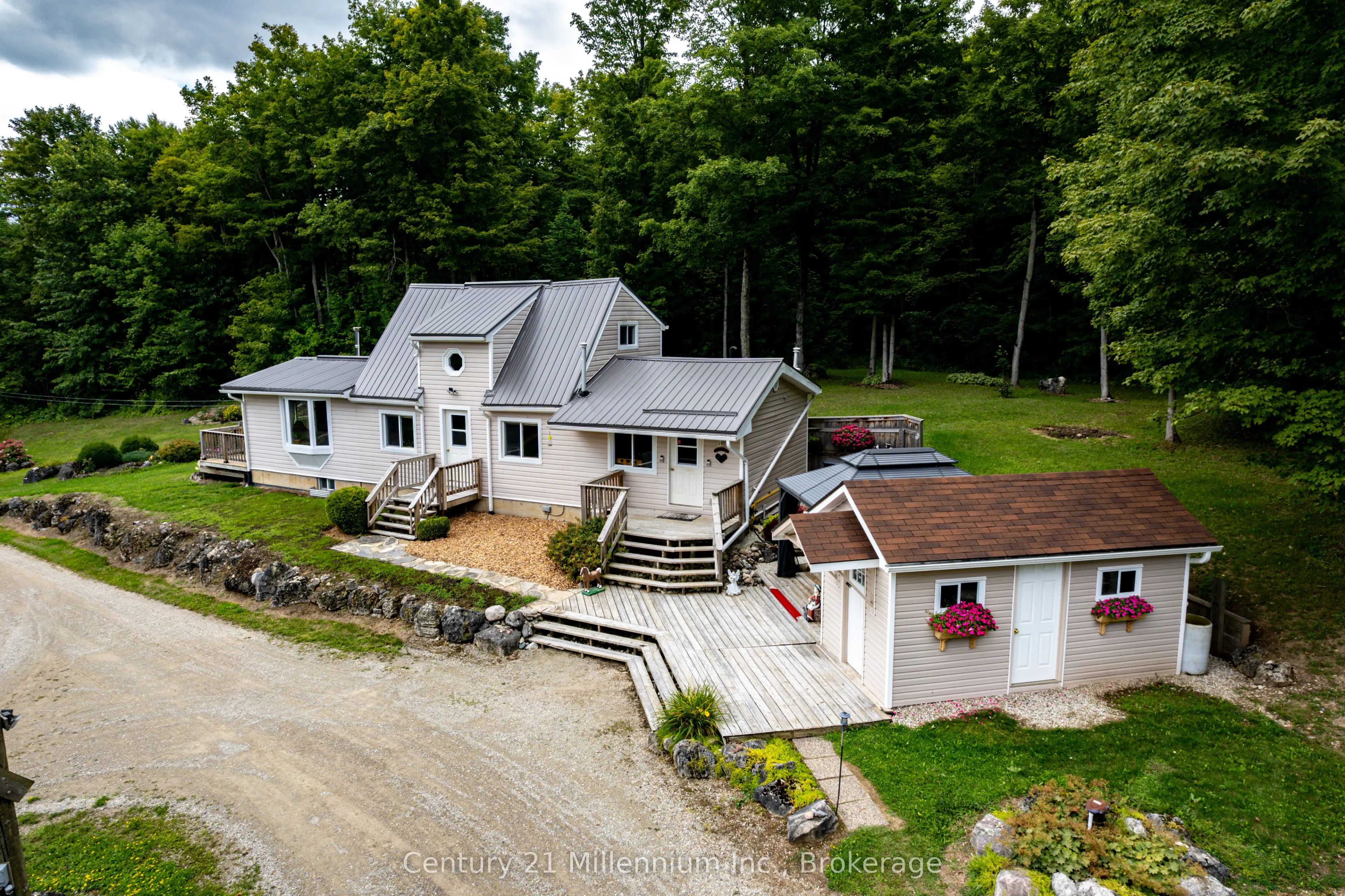 825173 Grey 40 Road