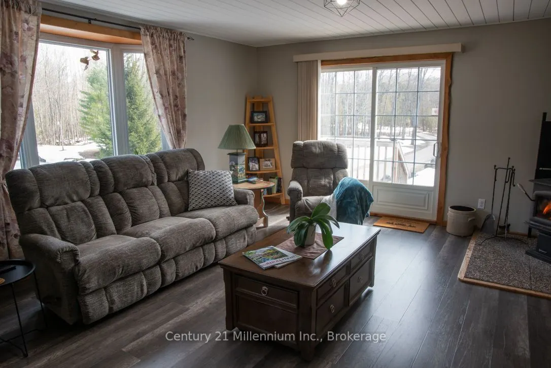 825173 Grey 40 Road