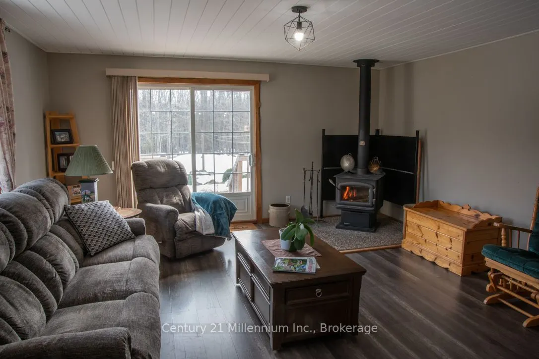 825173 Grey 40 Road