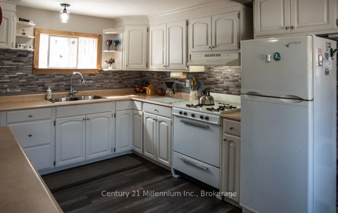 825173 Grey 40 Road