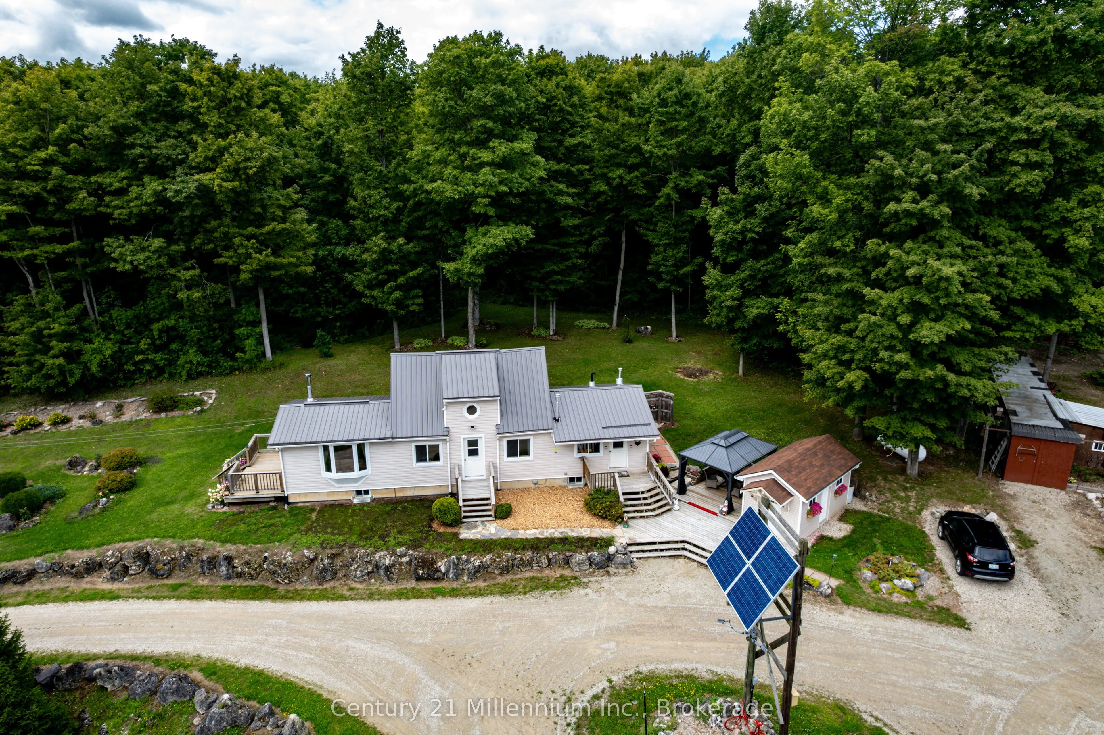 825173 Grey 40 Road