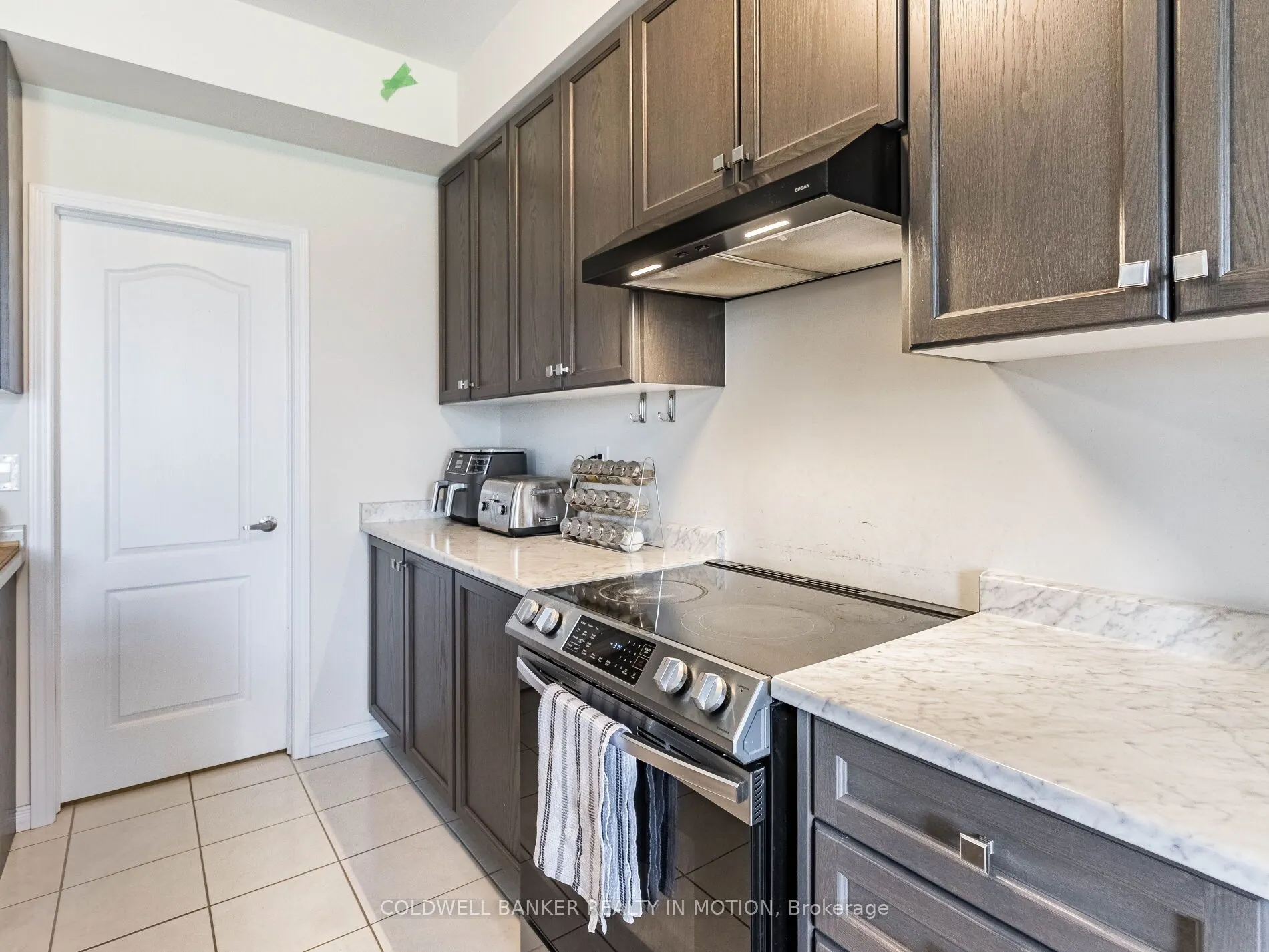 28 Esther Crescent W