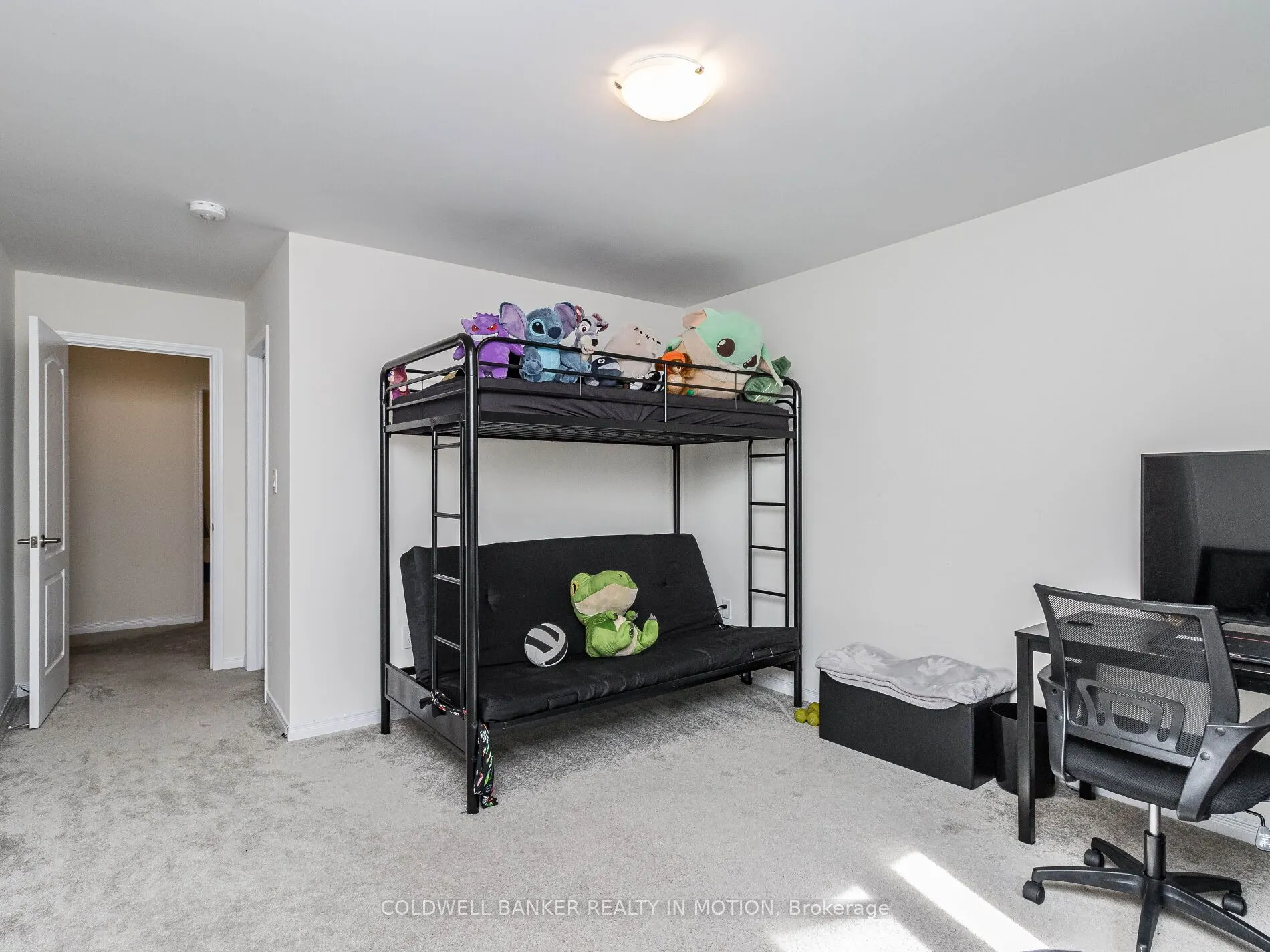 28 Esther Crescent W