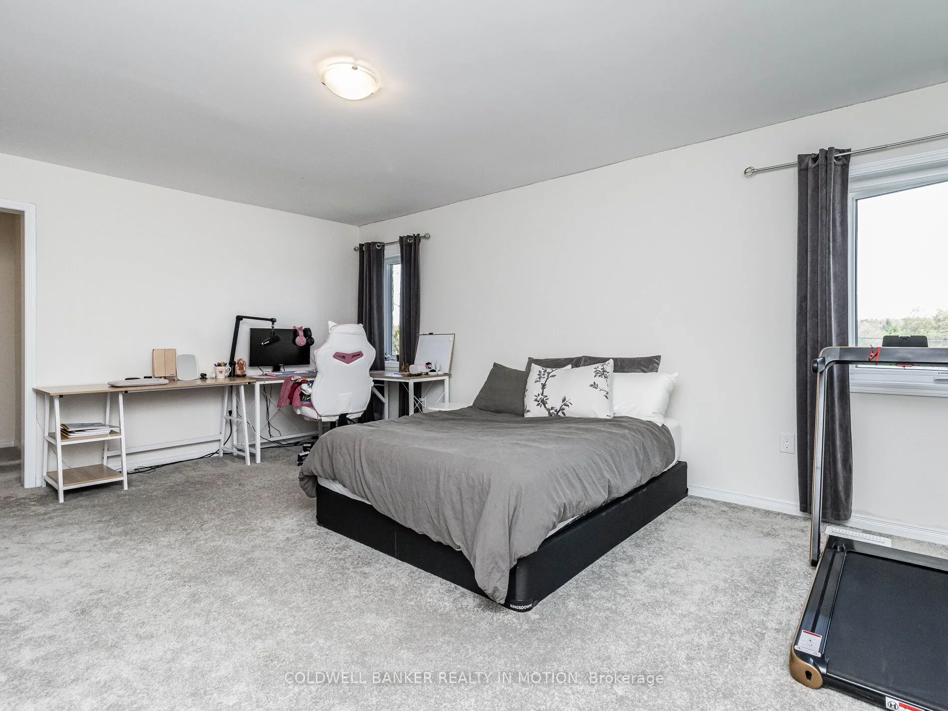 28 Esther Crescent W