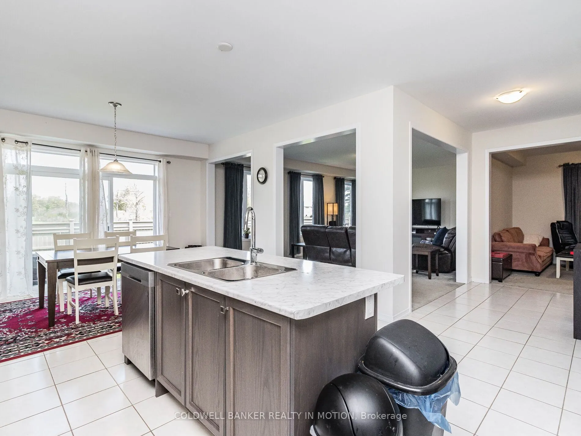28 Esther Crescent W