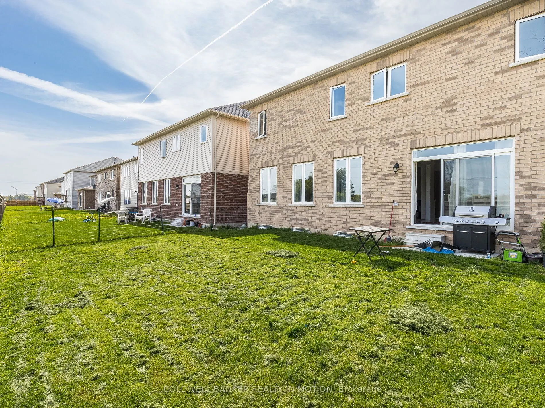 28 Esther Crescent W