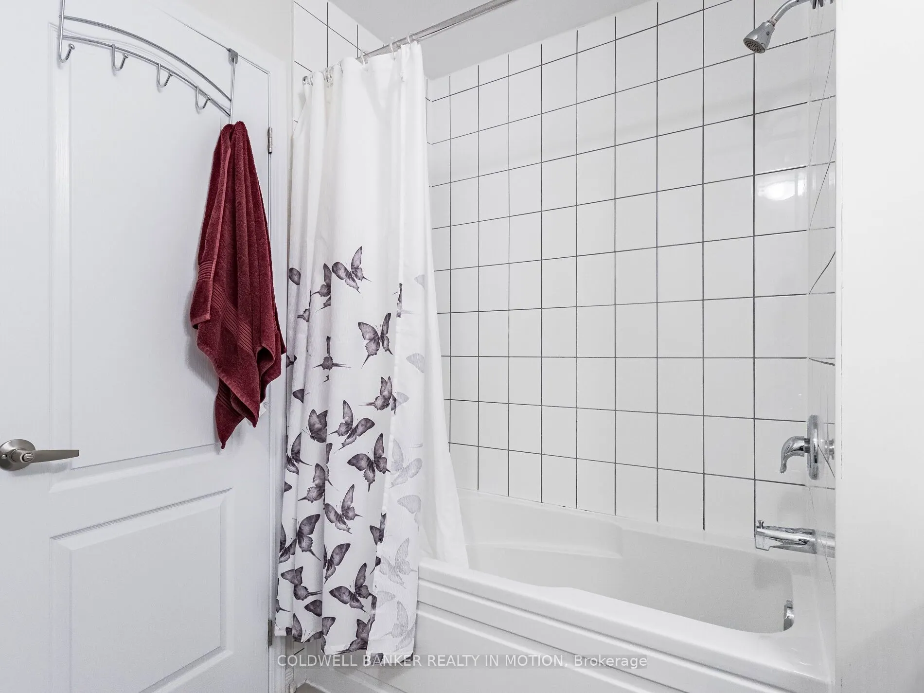 28 Esther Crescent W
