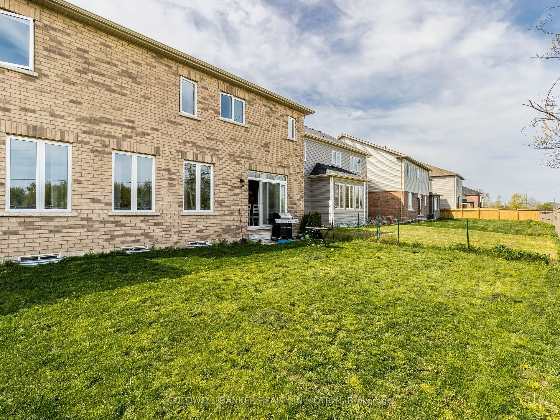 28 Esther Crescent W