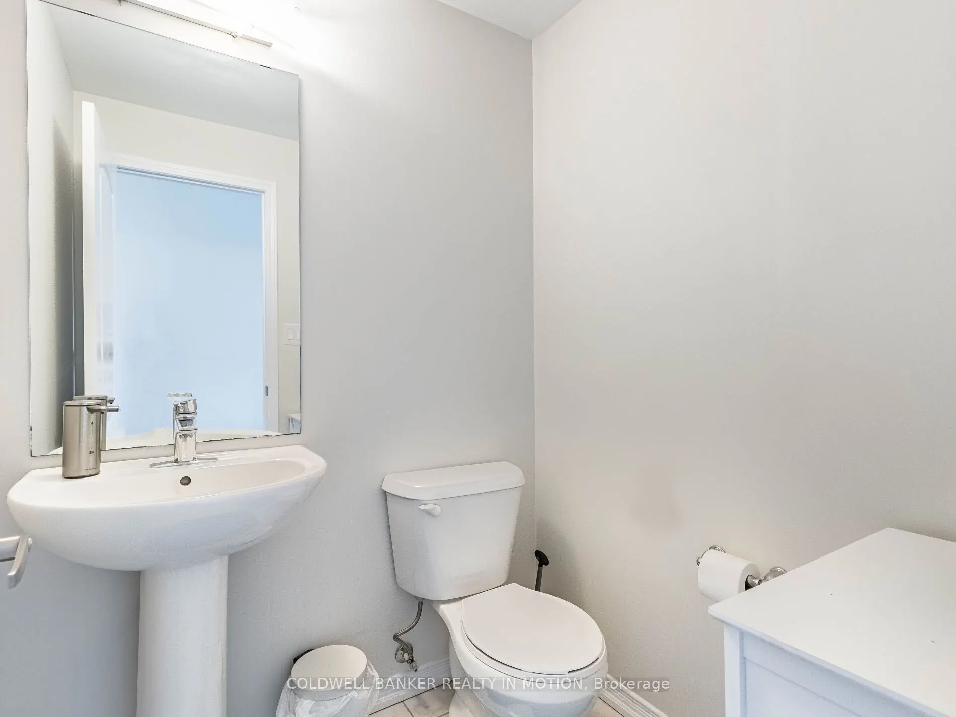 28 Esther Crescent W