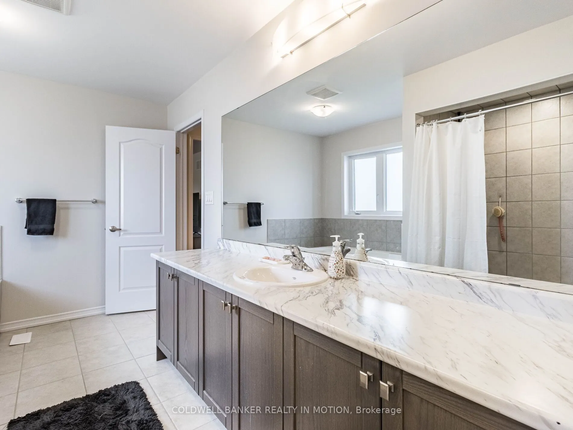 28 Esther Crescent W