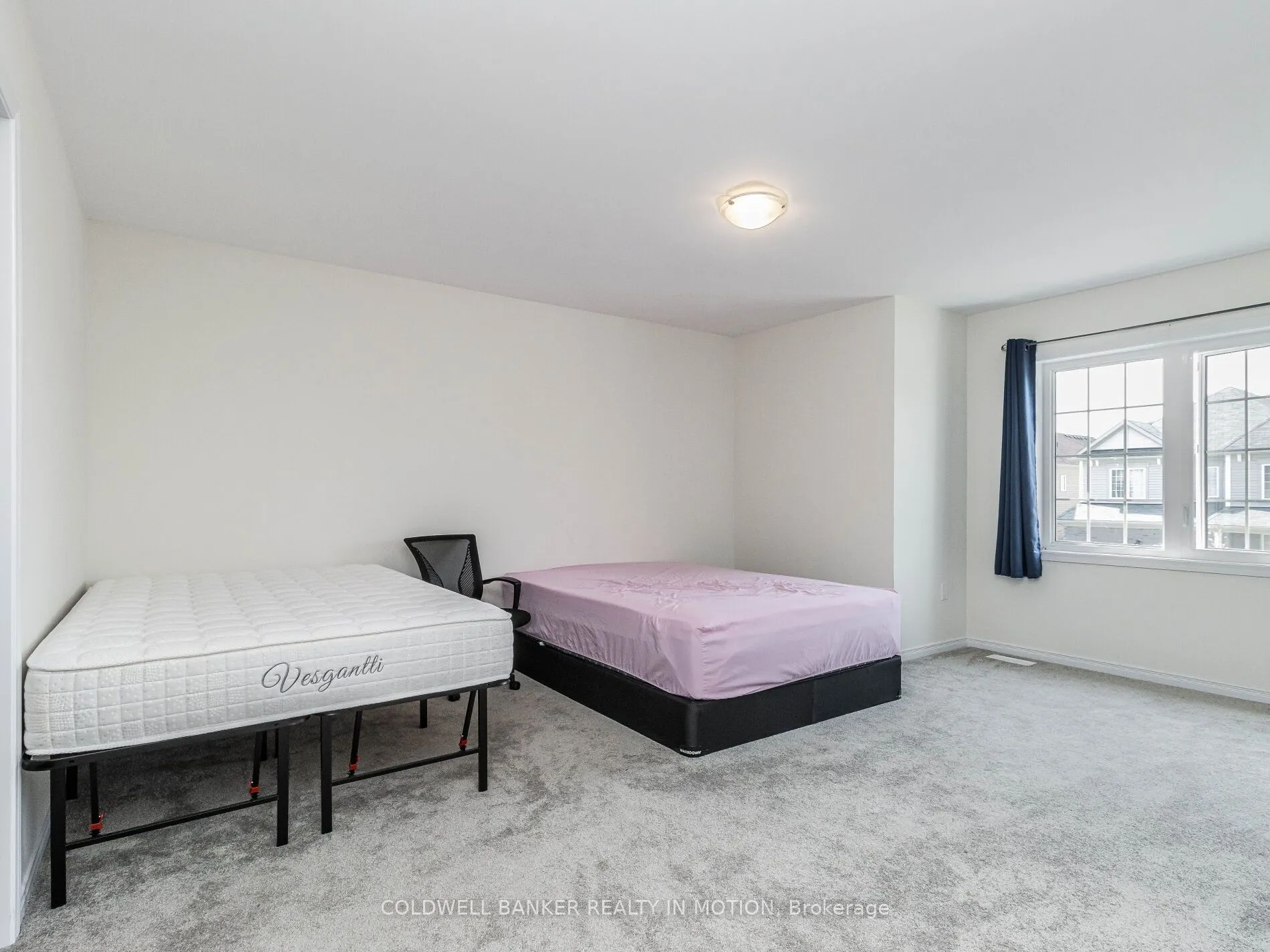 28 Esther Crescent W