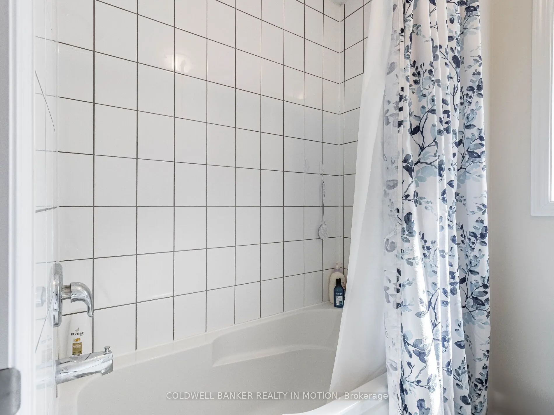 28 Esther Crescent W