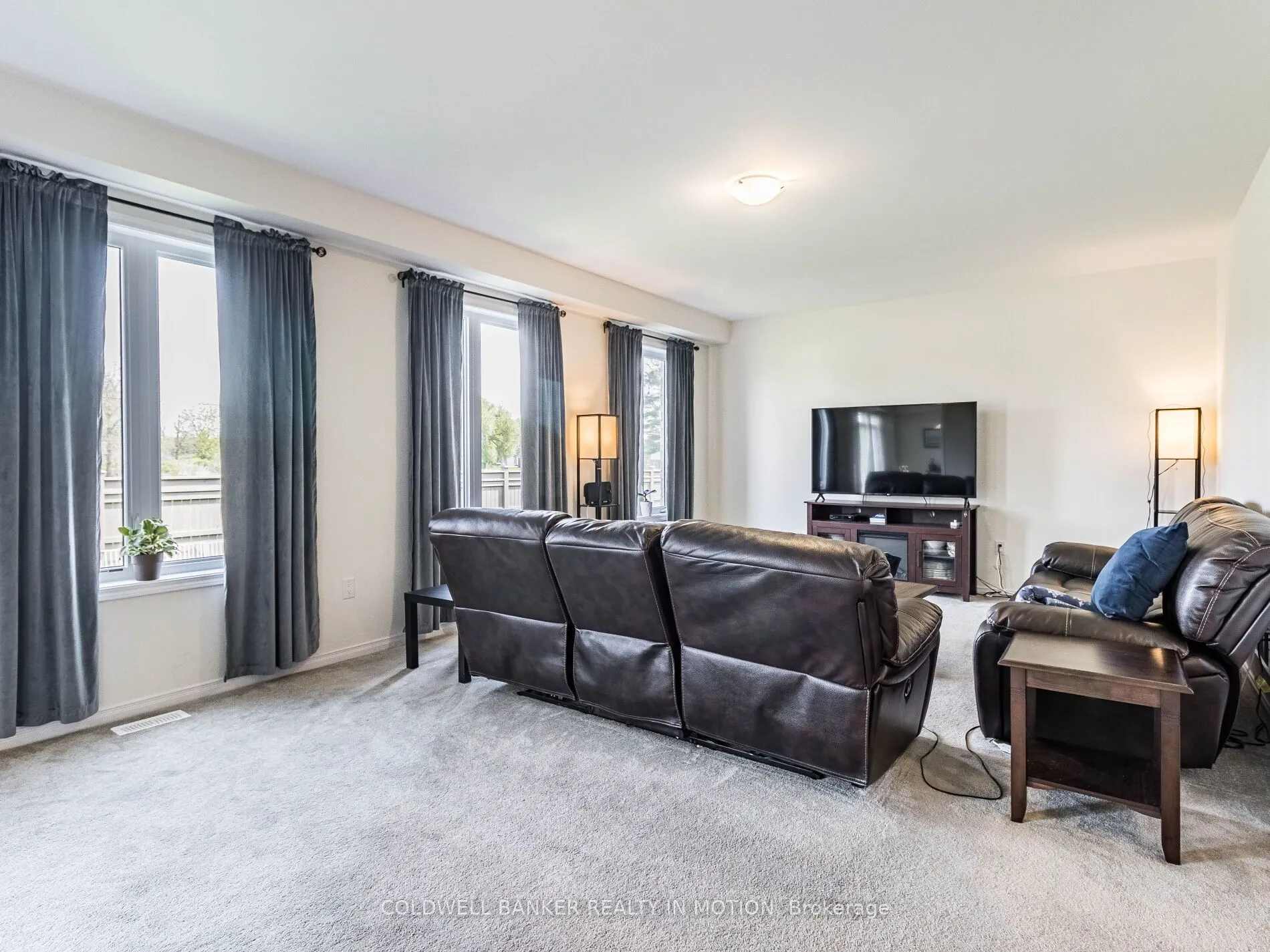 28 Esther Crescent W
