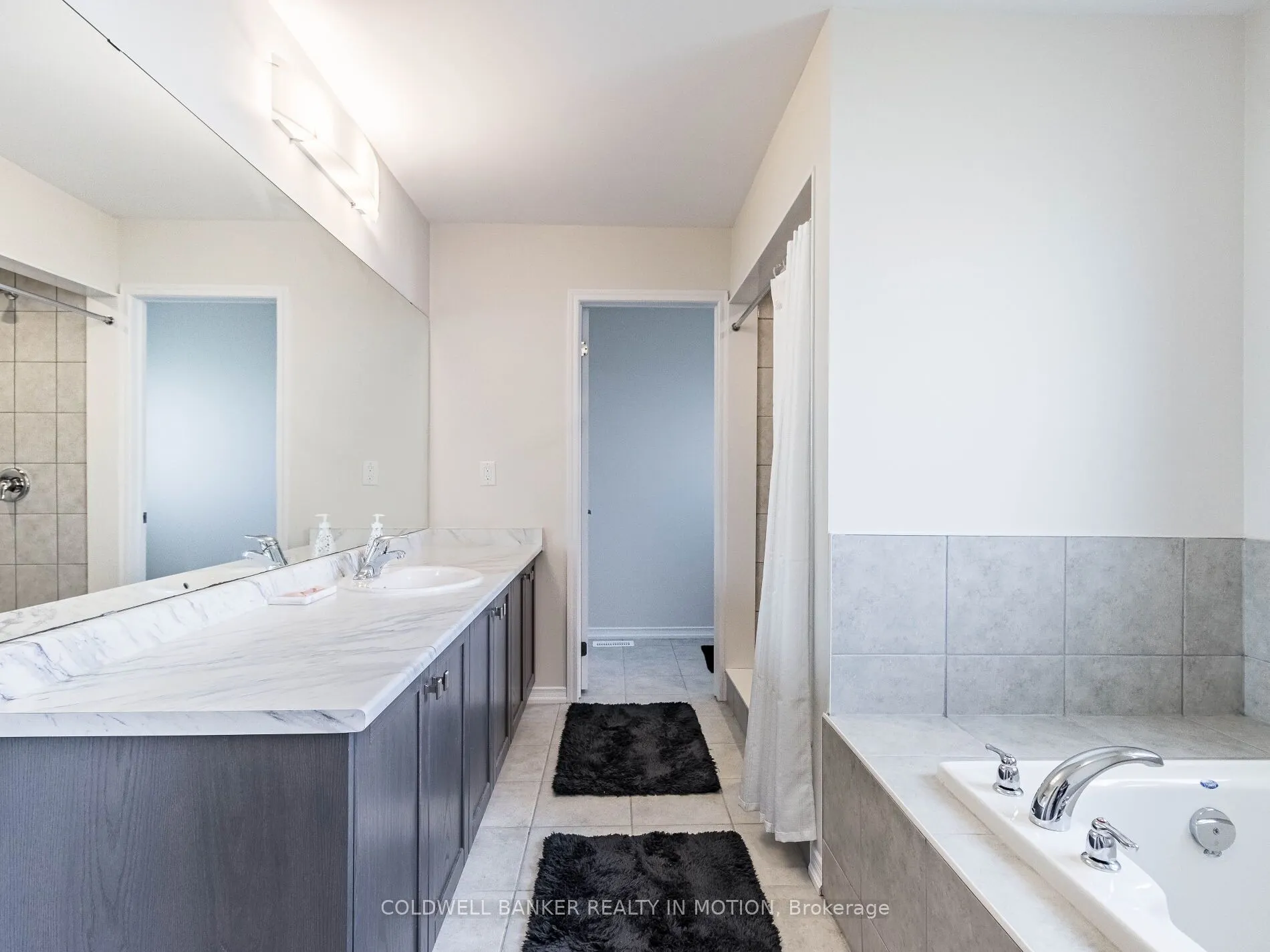 28 Esther Crescent W