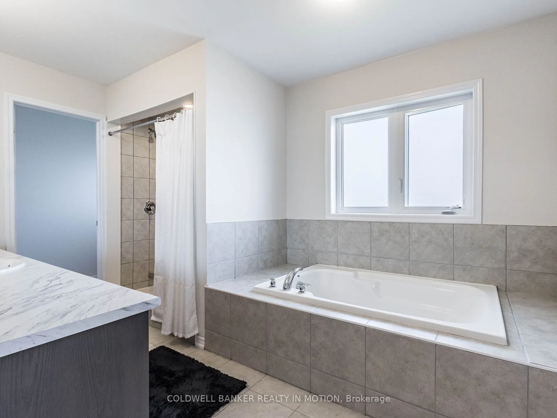 28 Esther Crescent W
