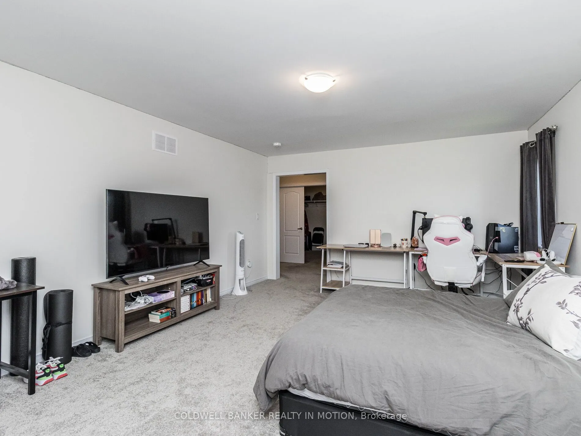 28 Esther Crescent W
